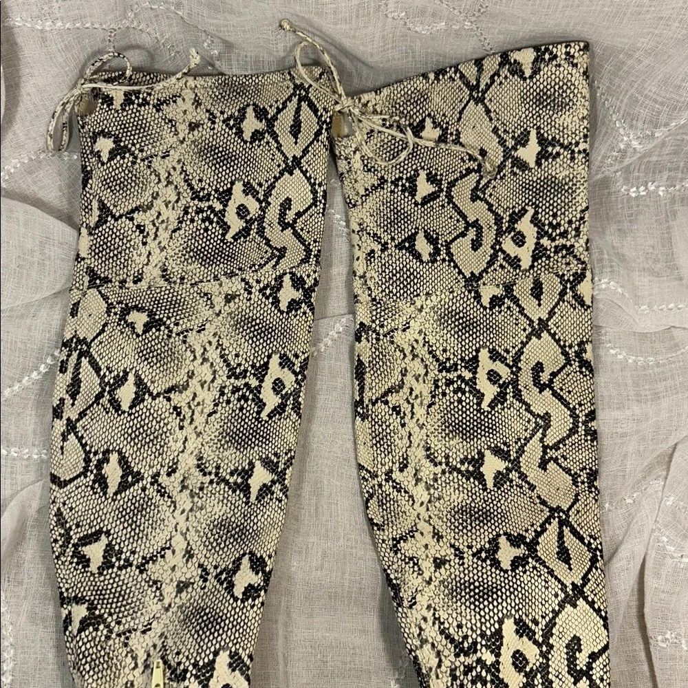 Unisa almost NEW Jaydi snake pattern thigh high heeled boots
